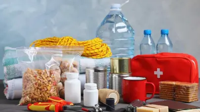 Guía esencial de la Cruz Roja Americana para preparar un kit de emergencia