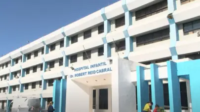 Lucha por recuperarse niña 8 de años quemada por adolescente