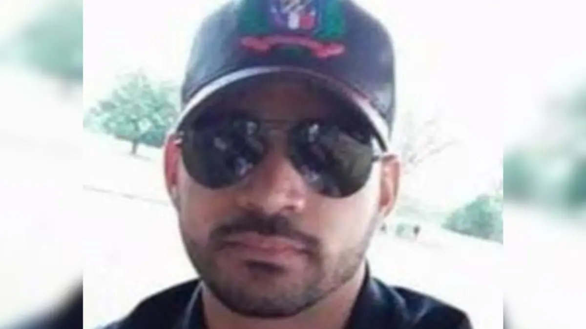 Joven muere tras impactar motocicleta con poste del tendido eléctrico