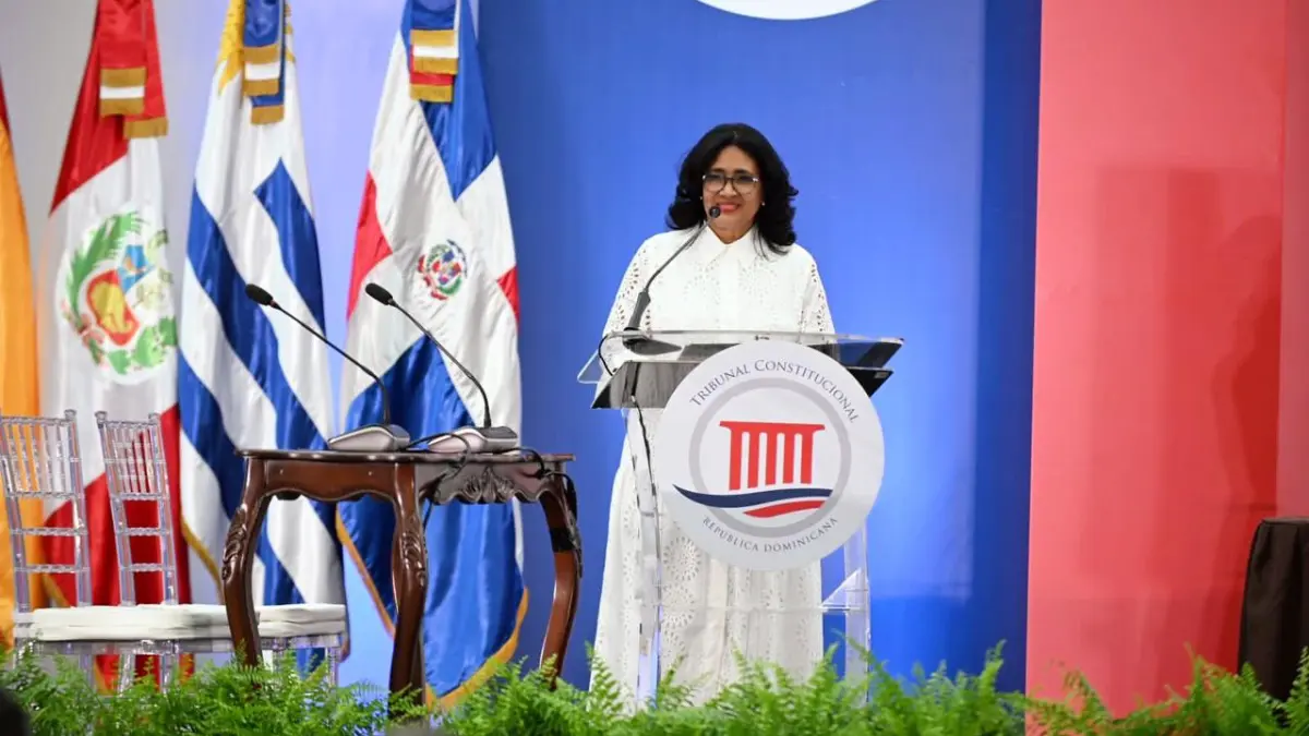 Magistrada destaca precedentes del TC en defensa de los derechos de la mujer