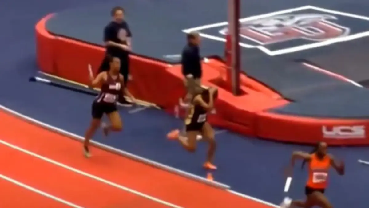 Atleta sufre conmoción cerebral y posible fractura de cráneo tras ser agredida por su rival en plena carrera