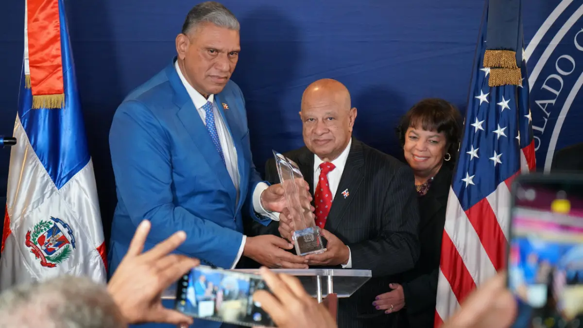 Consulado dominicano en NY reconoce al Dr. Rafael Lantigua por su trayectoria profesional y social