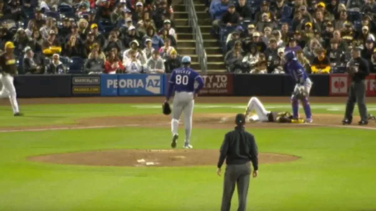 Momento en que Fernando Tatis Jr. recibe pelotazo en la cabeza
