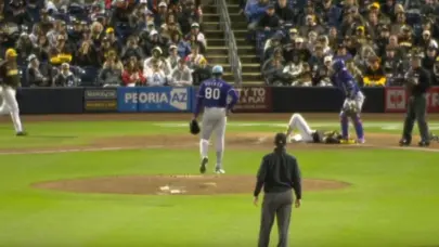Momento en que Fernando Tatis Jr. recibe pelotazo en la cabeza