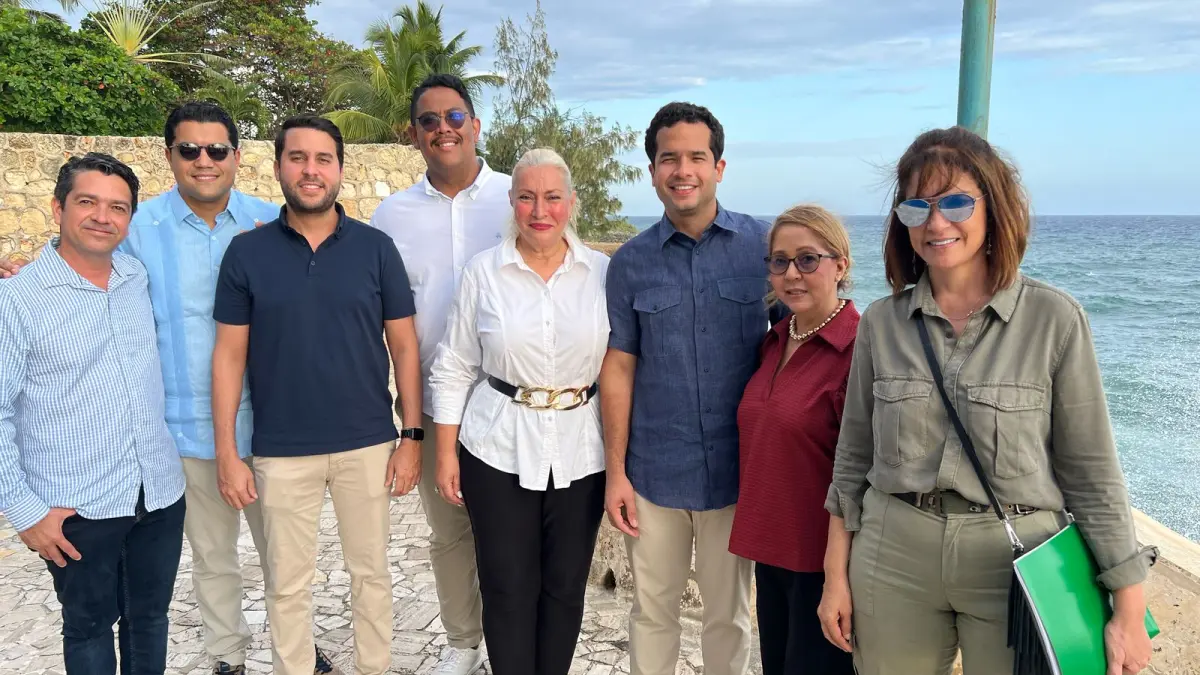 Omar Fernández se reúne con vecinos de Costa Verde, quienes afirman que pertenecen al DN