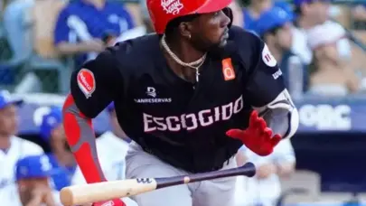 Escogido renueva contrato con Orlando Calixte