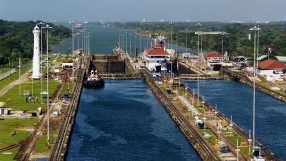 Presidente de Panamá denuncia millonario sobrecosto en obras sobre Canal de Panamá