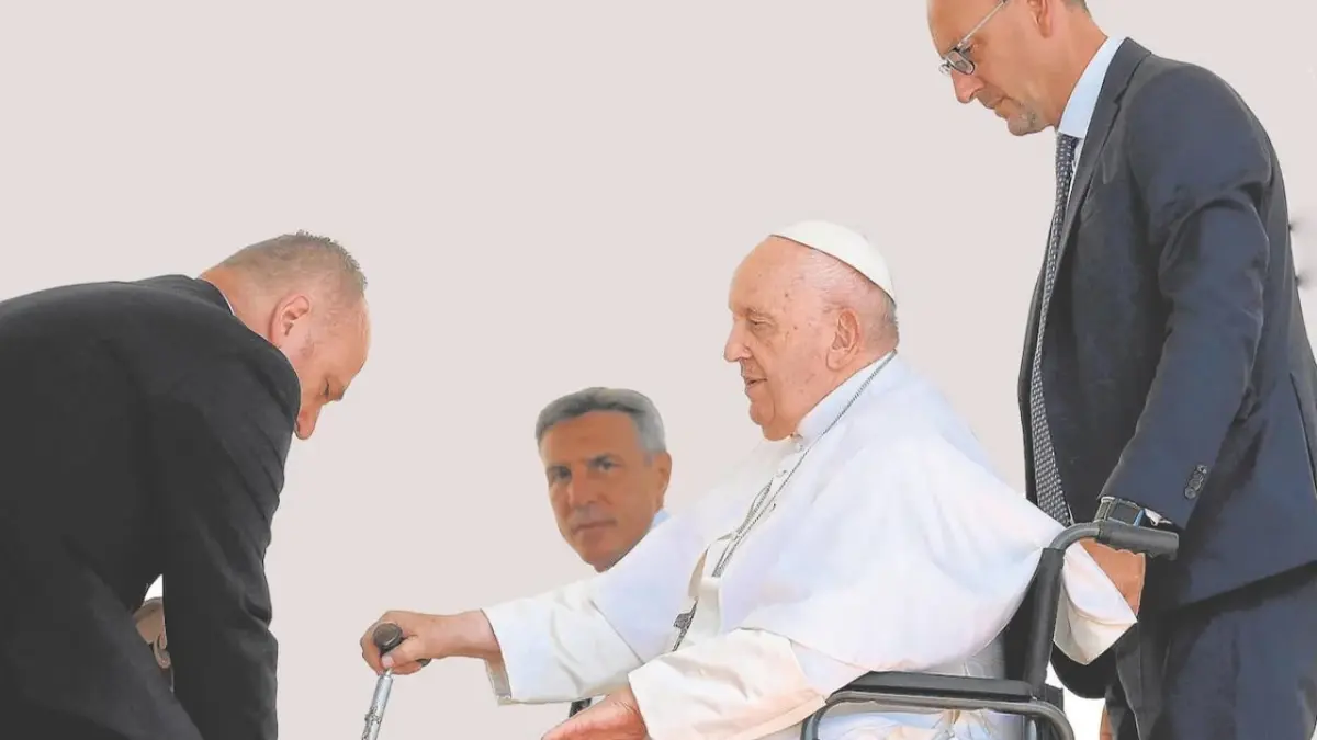 Médico que trató al papa: Tuvimos que elegir entre dejarlo ir o probar con todo