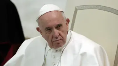 El papa requiere menos flujo de oxígeno en su terapia después de 32 días hospitalizado