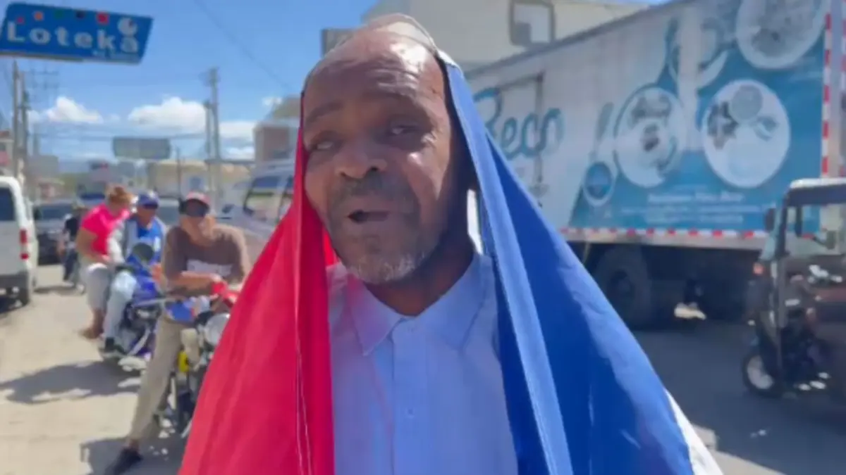 Peregrino recorre el país en busca de apoyo para construir su vivienda