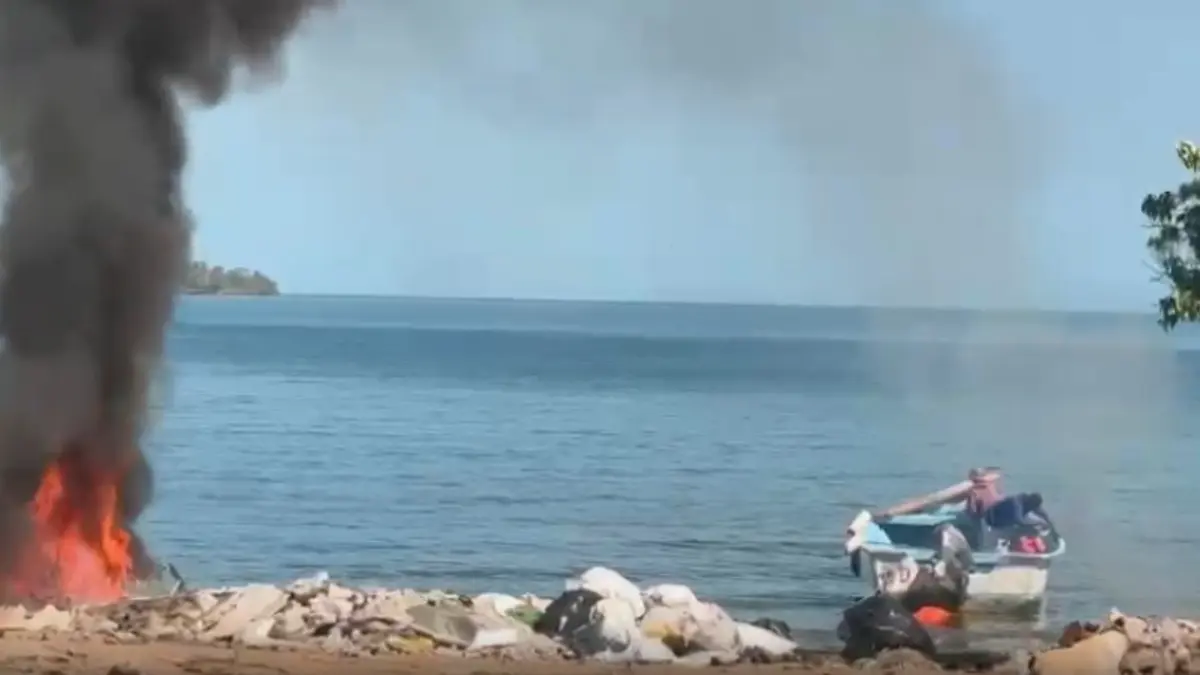 Preocupación por contaminación en la playa de Carenero, Samaná