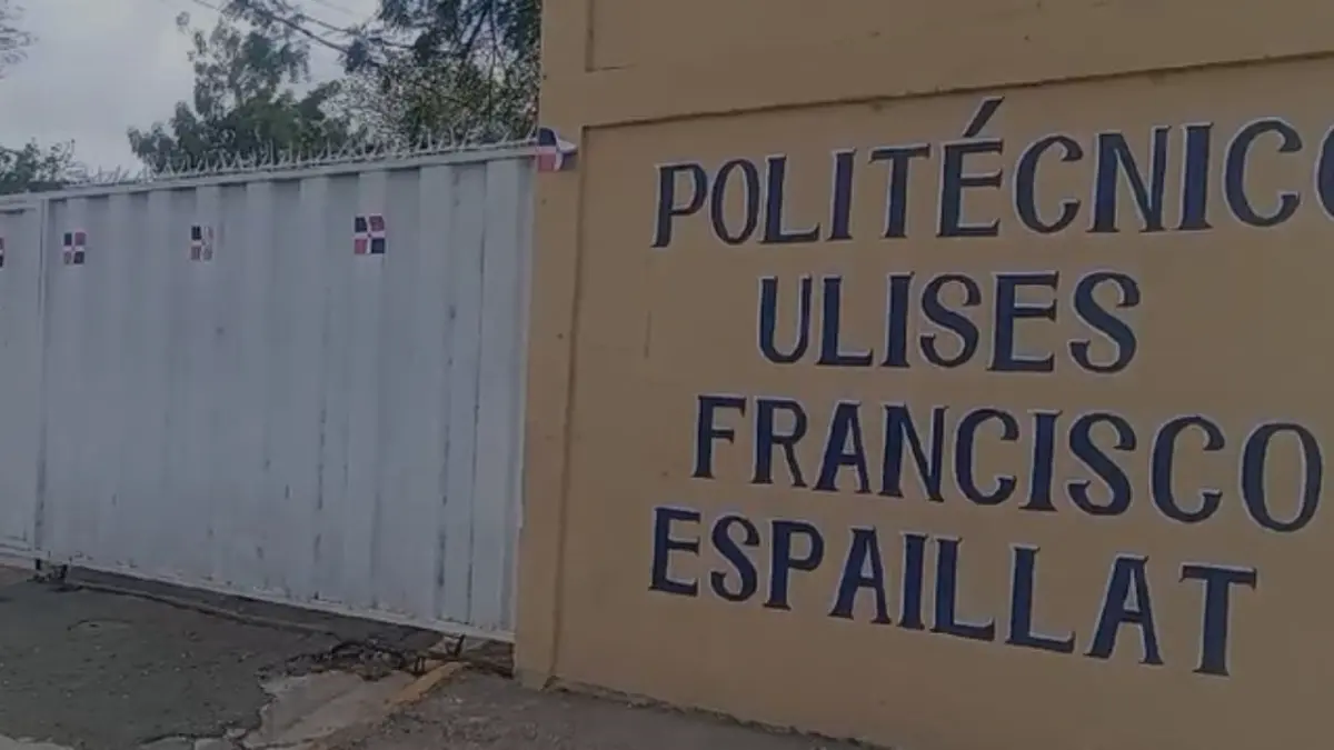 Desmienten reporte de hallazgo de armas y drogas en politécnico de Santiago