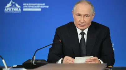 Putin dice que EEUU idea planes de anexión de Groenlandia desde el siglo XIX