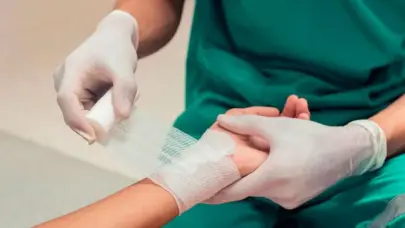 Niña de 8 años sufre quemaduras tras ser atacada por otra menor de 14 en SDE 