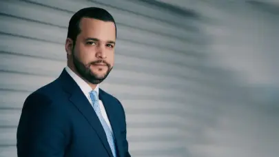 Rafael Paz denuncia le robaron sus retrovisores: ¡Basta ya señores, pisen tierra que el país no es un relajo! 