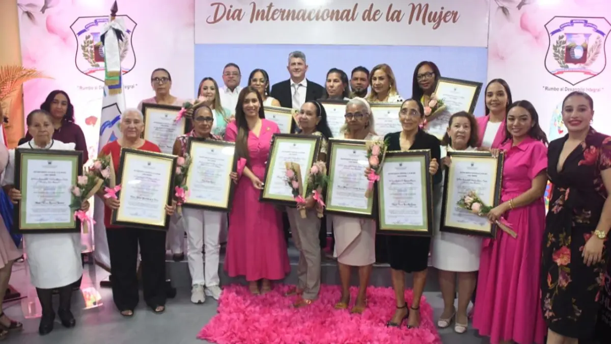 Reconocen a 13 mujeres destacadas de Juan López en Moca