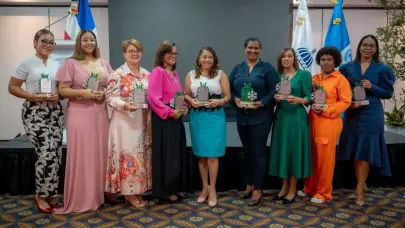 Medio Ambiente y PNUD reconocen a 10 mujeres por contribuir a la capa de ozono