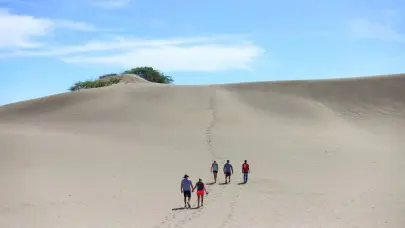 Depositan proyecto de ley para declarar Las Dunas de Baní como Parque Nacional