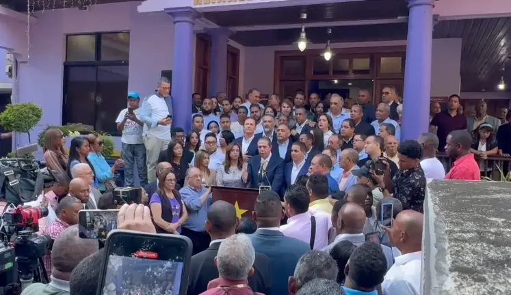 Presentan candidatura, pese a advertencia de proselitismo a destiempo