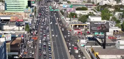 Reaccionan a intervención de agentes en semáforos funcionando