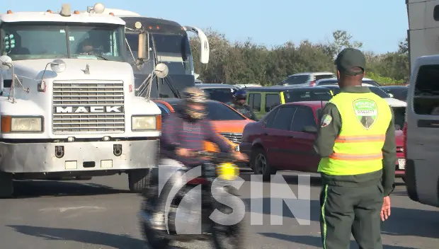 Conductores insisten en que agentes agravan el caos vial