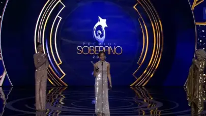 “Es un honor recibir este premio en la tierra de mis raíces”, dice Zoe Saldaña tras ganar estatuilla en Premios Soberano