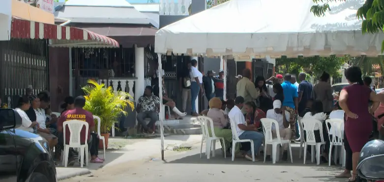 Luto en SDE por exmilitar que le quitó la vida a su pareja, hijo y nuera