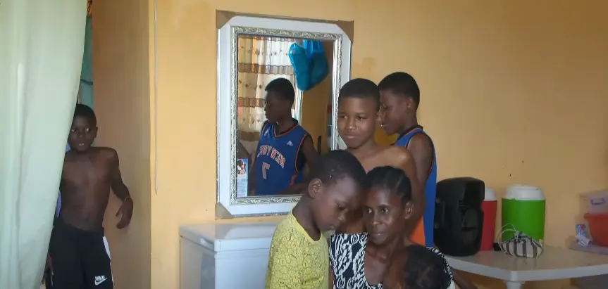 Madre se reencuentra con sus dos hijos menores desaparecidos, tras reporte de Noticias SIN