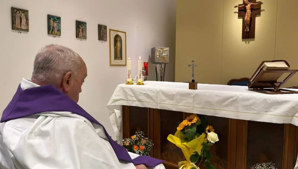 El Vaticano difunde la primera foto del papa Francisco desde su hospitalización