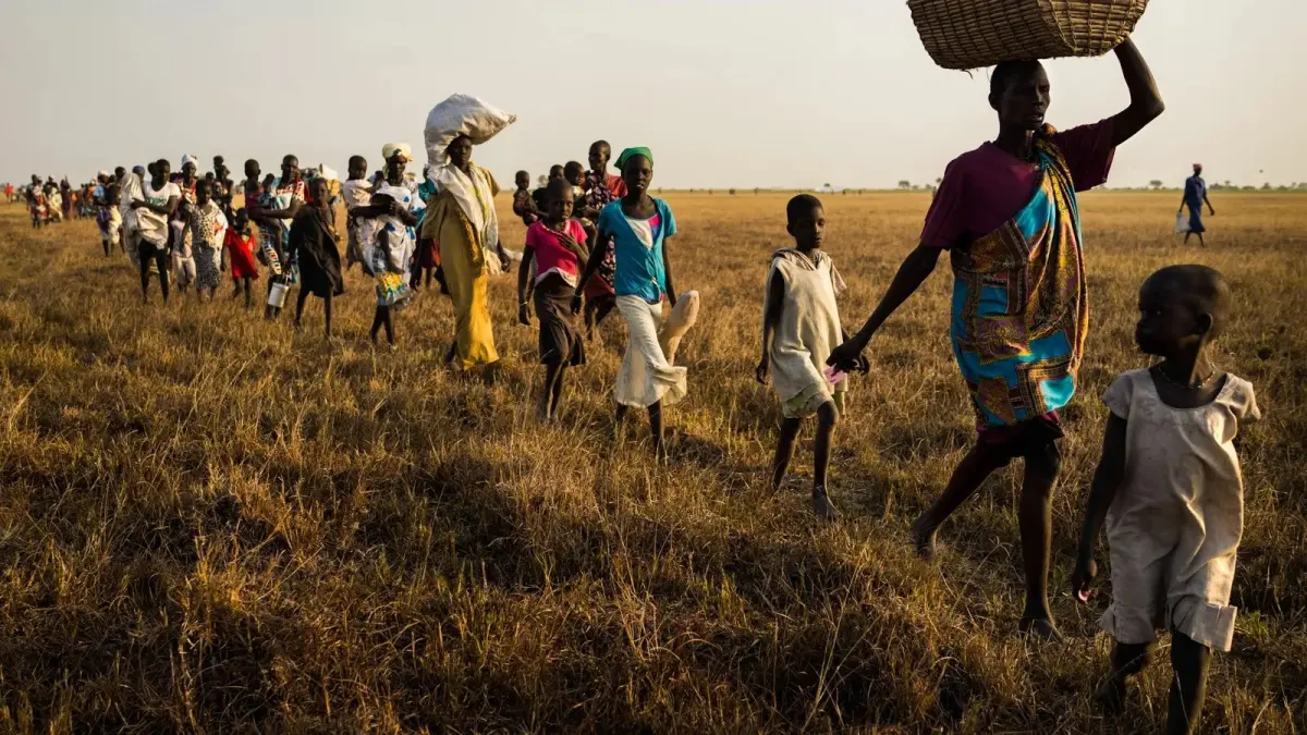 Dormir en pantanos y comer hierba para sobrevivir a la ola de violencia en Sudán del Sur