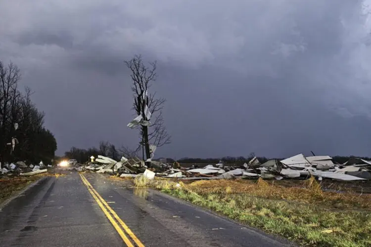 Al menos 42 muertos y cuatro desaparecidos en EEUU por el impacto de tornados y fuertes tormentas