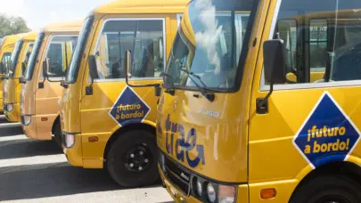 Entregan 21 autobuses escolares en Monseñor Nouel