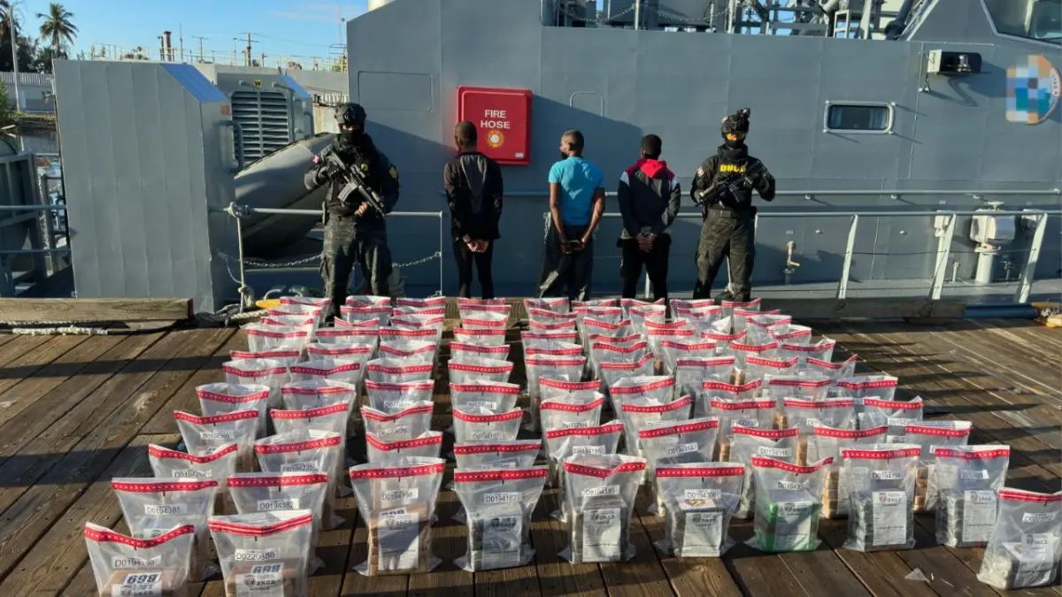 Incautan 463 paquetes de presumible cocaína en Peravia; hay tres dominicanos detenidos
