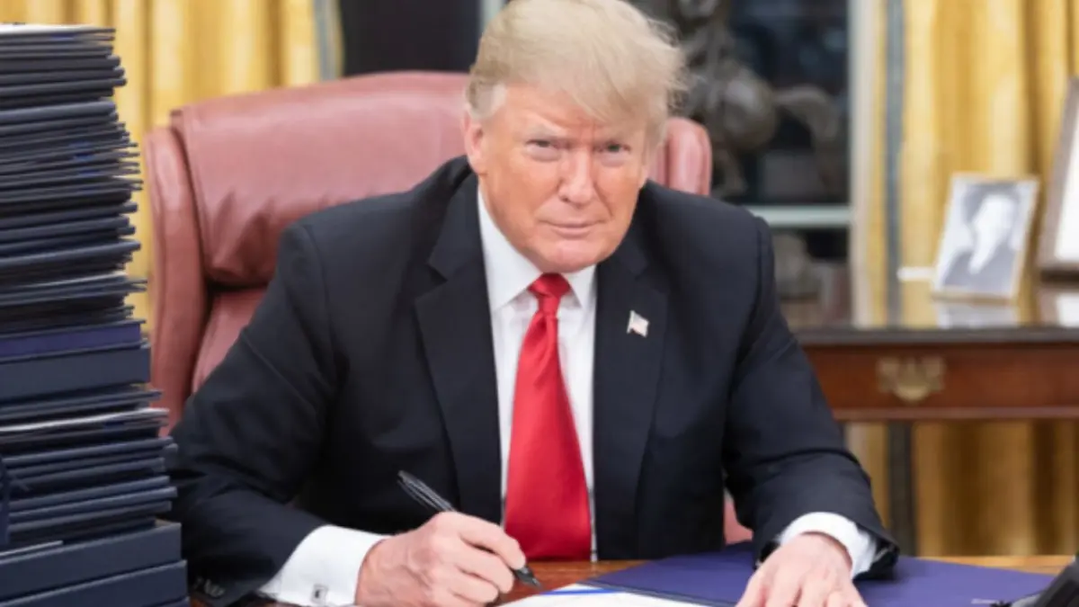 Trump mantiene que impondrá aranceles en abril pero contempla flexibilidad