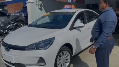 Presentan primer vehículo eléctrico para el transporte público en el país 