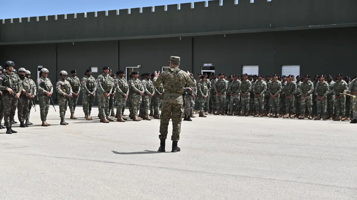 Ministro de Defensa supervisa operatividad de tropas en la frontera sur y norte del país