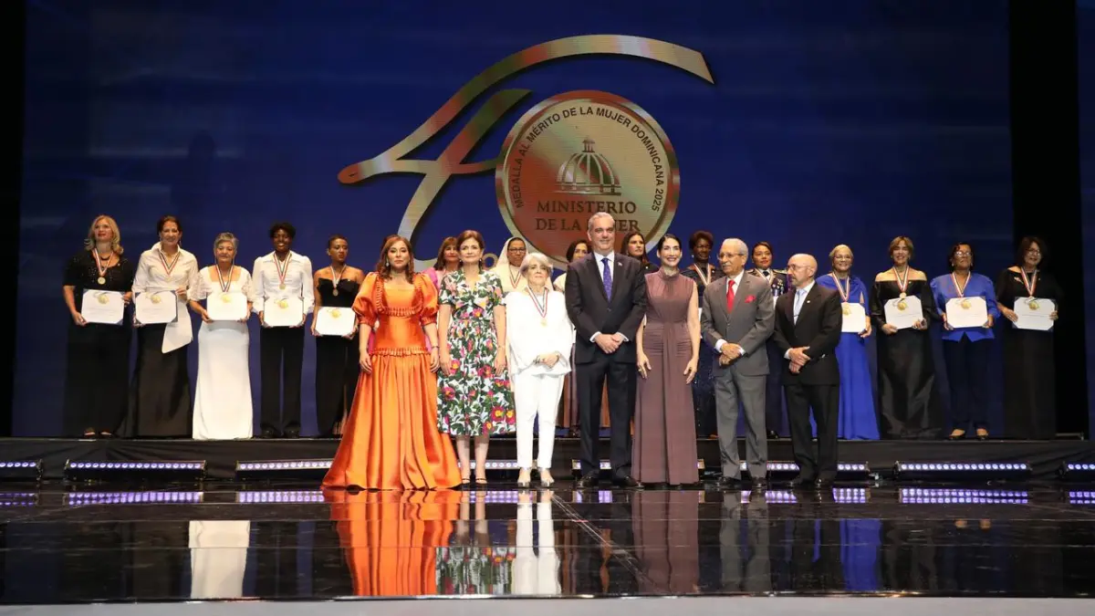 Abinader otorga la Medalla al Mérito de la Mujer a 16 dominicanas por su destacada trayectoria