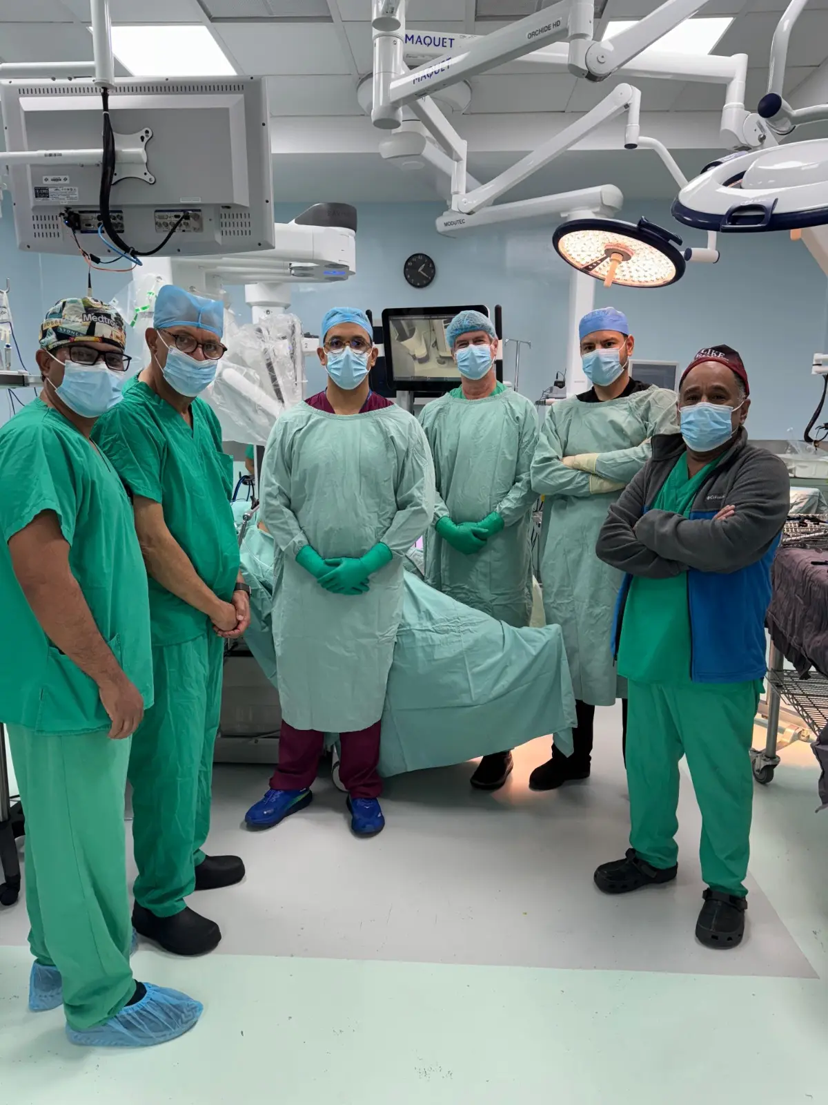 HOMS realiza la primera gastrectomía total asistida por robot en el país