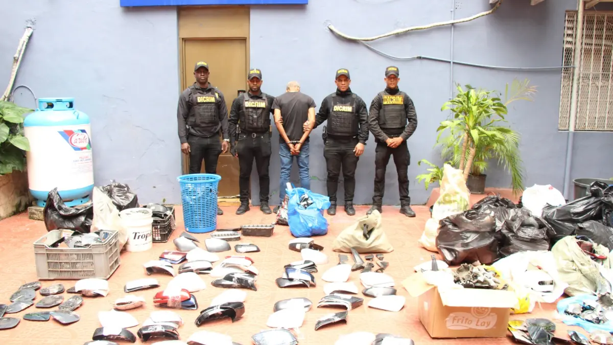 Desmantelan centro de acopio utilizado para la venta de piezas de vehículos robadas en Villa Consuelo