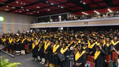 UNIREMHOS celebra su sexagésima tercera graduación con un llamado a ver el futuro del trabajo