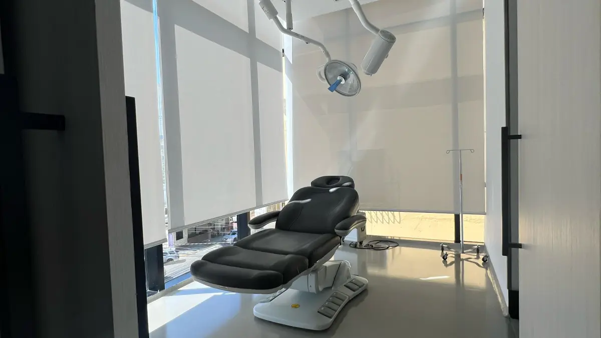 Doctor Samir Babour especialista en odontología inaugura clínica estética