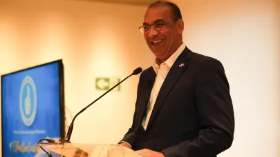 Deligne exhorta en España a fortalecer identidad y principios del PRM