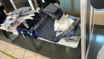 Arrestan español con 55 prendas de vestir empapadas de presunta cocaína en aeropuerto del Cibao