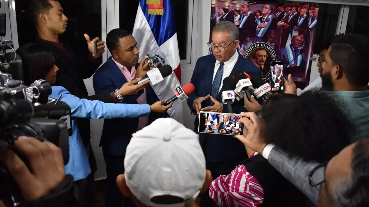 Instituto Duartiano eleva a la distinción de miembros de honor a personalidades en solemne ceremonia