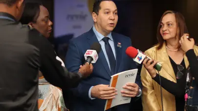 Ideice presenta edición impresa de Revie, revista especializada en producción científica educativa