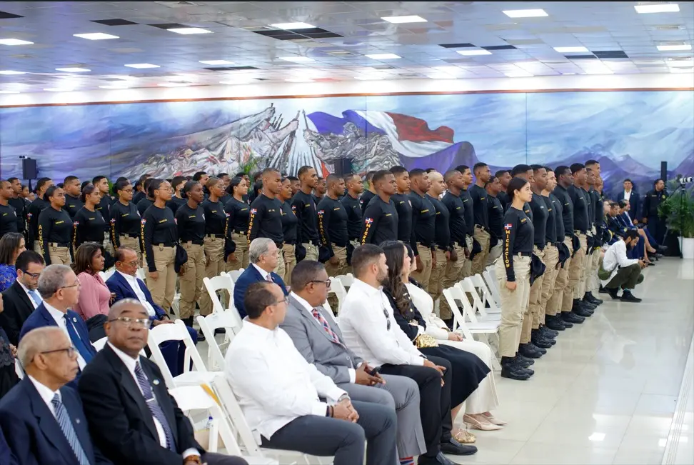 Gradúan 160 nuevos agentes para interdicción migratoria de la DGM