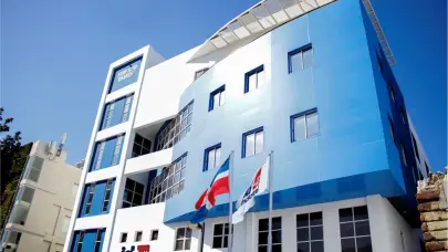 INDOTEL clausura tres emisoras de radio y seis negocios de reventa de internet operaban ilegalmente