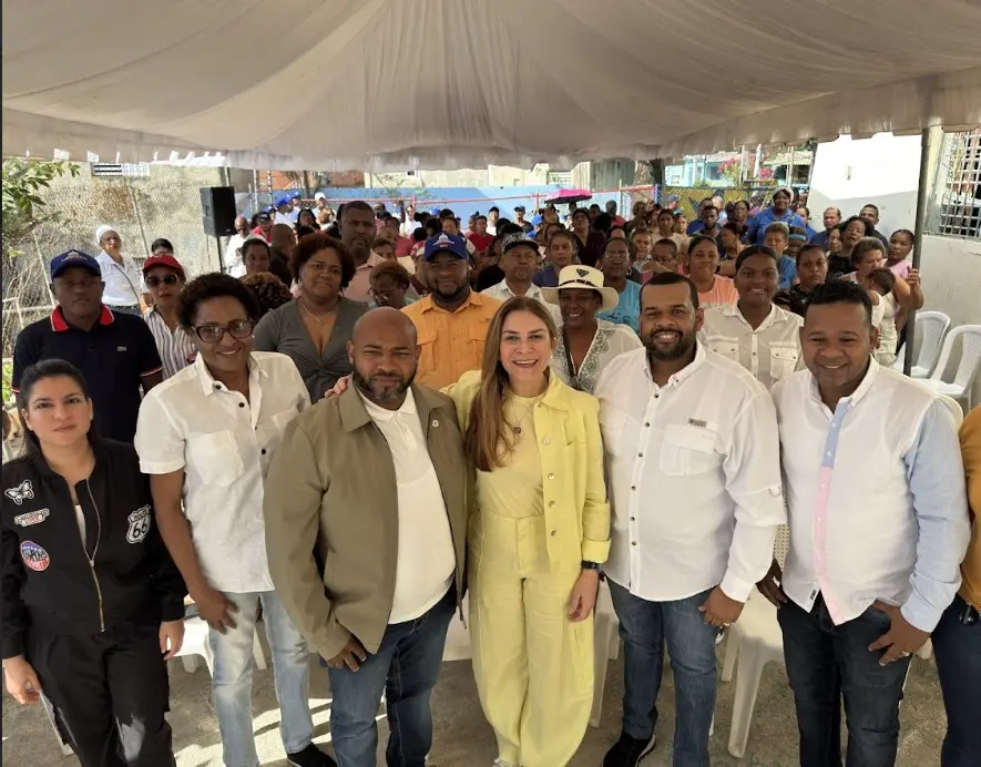 Carolina Mejía cumple las promesas hechas a comunitarios de Los Peralejos