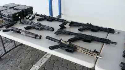 Segundo teniente de la Armada vinculado a red internacional de tráfico de armas en Baní