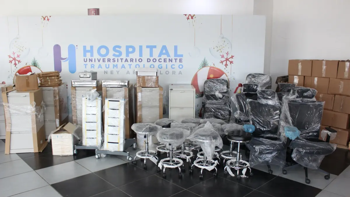 Ney Arias Lora dota de modernos equipos áreas quirúrgicas, Terapia Física y Odontología